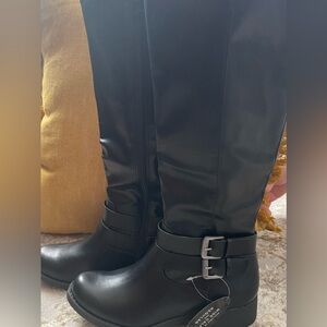 New Style&Co Boots
US Women 6 M